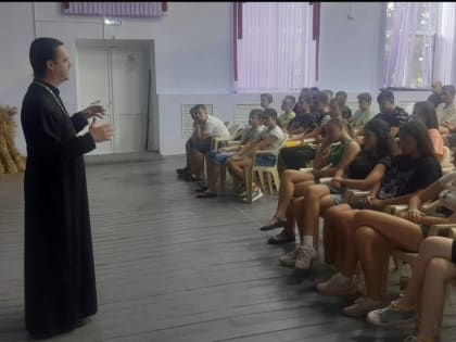 Священник провел встречу со старшеклассниками в Новой Деревне