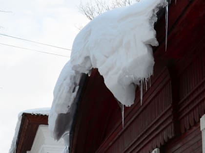 Невинномысцев предупредили об образовании наледи на крышах