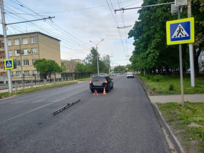 В Ставрополе невнимательный водитель сбил парня и подростка на пешеходном переходе