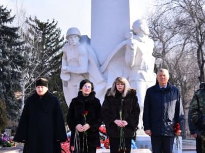 Сотрудники отдела полиции совместно с общественным советом приняли участие в митинге, посвященном годовщине освобождения Петровского городского округа от немецко-фашистских захватч