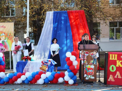 Священник поздравил учителей и учащихся села Труновского с началом нового учебного года