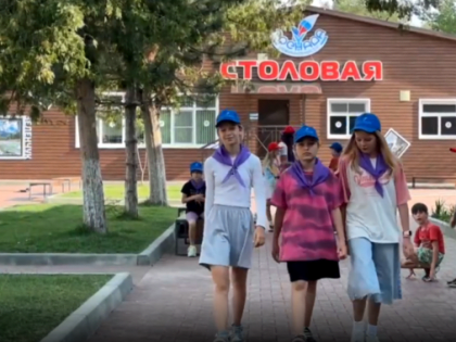 Юные невинномысцы отдыхают в центре «Гренаде»