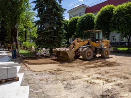 В Ставрополе на проспекте Октябрьской Революции идут плиточные работы