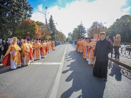 В рамках Всероссийского молебна о Победе в Ставрополь принесены мощи святого великомученика Георгия Победоносца