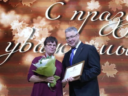 Владимир Владимиров вручил награды ставропольским педагогам