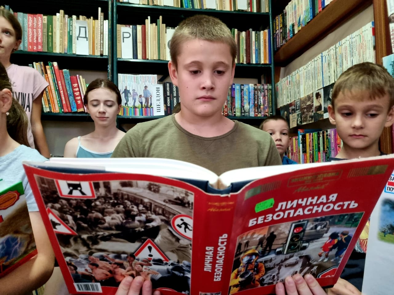 Правила безопасности в библиотеке. Юный читатель. Детская библиотека Буденновск. Где читатели. Своя игра летняя безопасность в библиотеке.