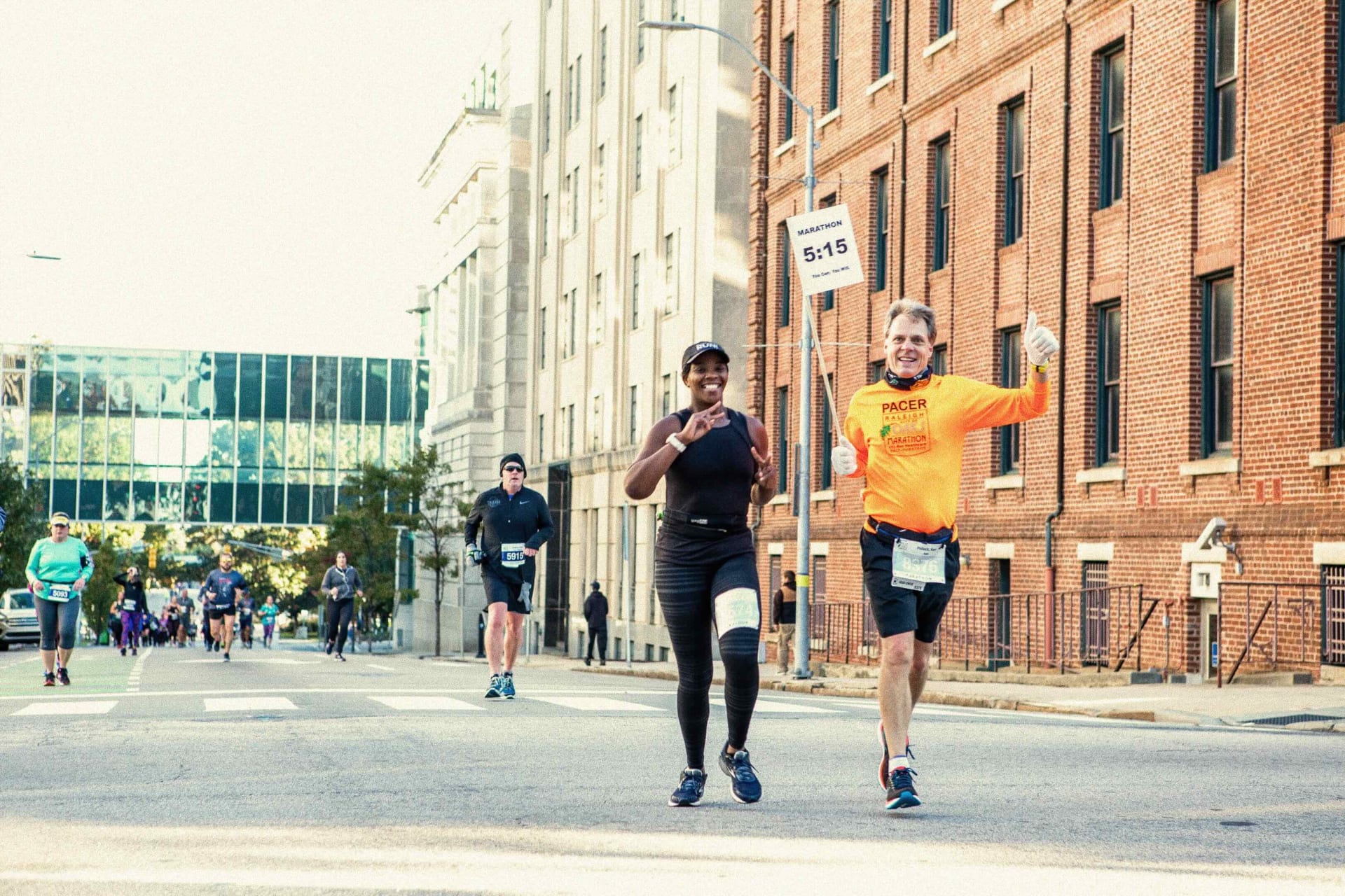 Löpare vid startlinjen för motionslopp - Köp och sälj startplatser tryggt & enkelt med Racely