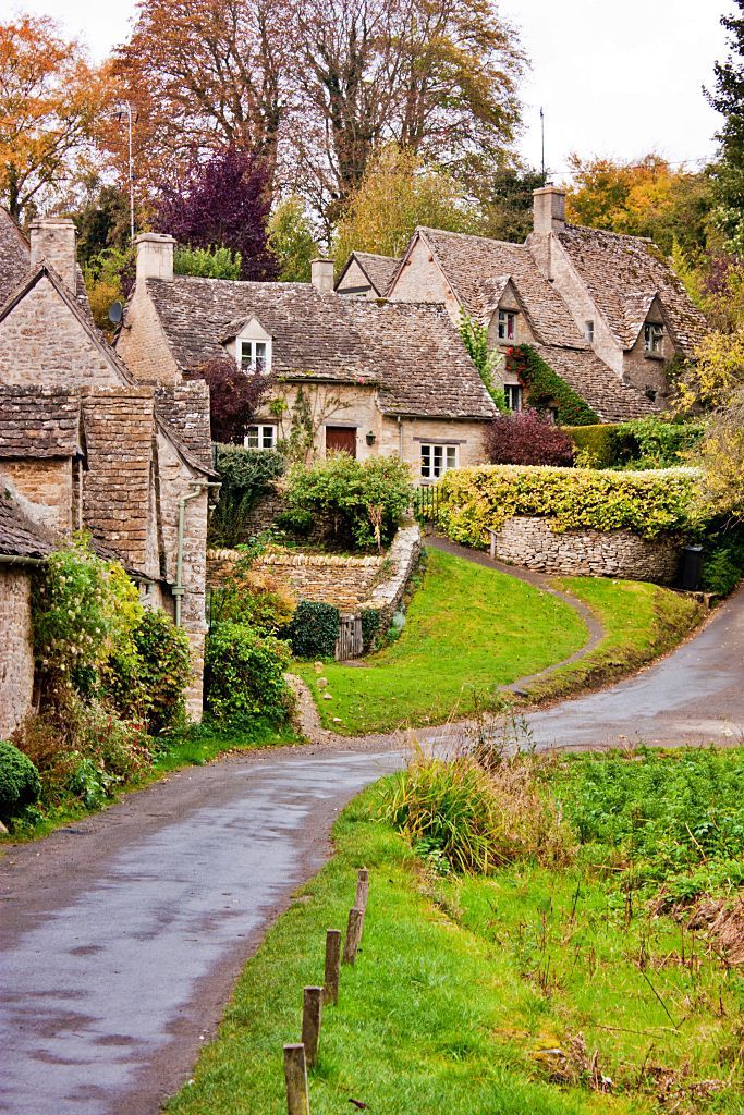 Beautiful Bibury village in the UK with historic cottages