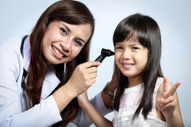 Viêm Tai Giữa Ở Trẻ Nhỏ: Dấu Hiệu, Chăm Sóc Tại Nhà Và Khi Nào Cần Đến Bác Sĩ