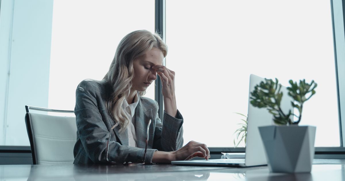 Đau đầu căng thẳng: phân biệt loại đau đầu, cách giảm đau an toàn