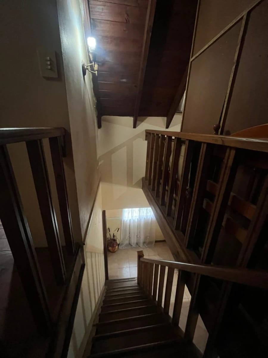 Casa con pileta y gran parque - Miniatura 12