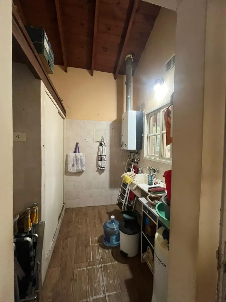 Casa con pileta y gran parque - Miniatura 16