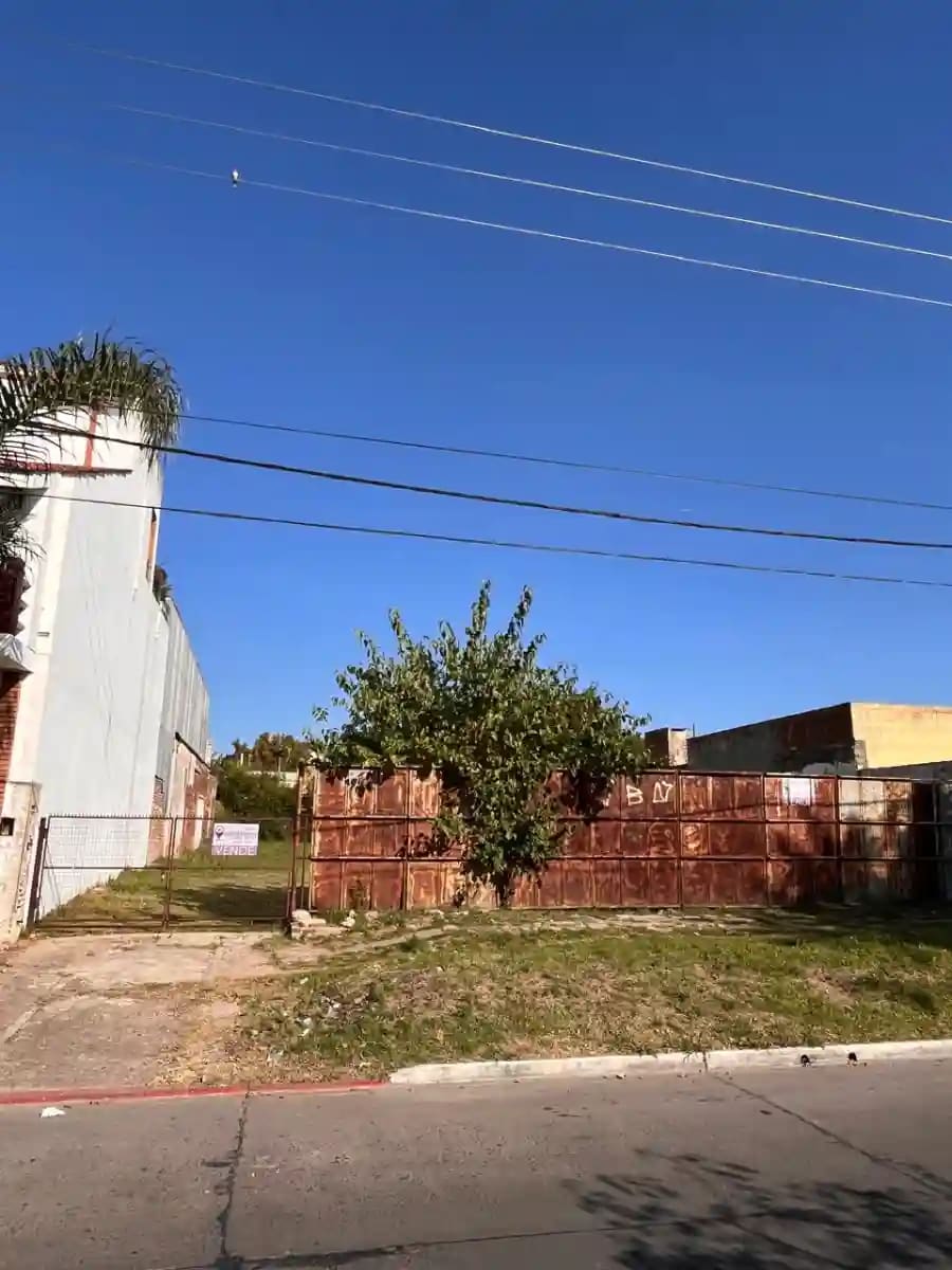 2 Terrenos en venta sobre avenida - Imagen 1