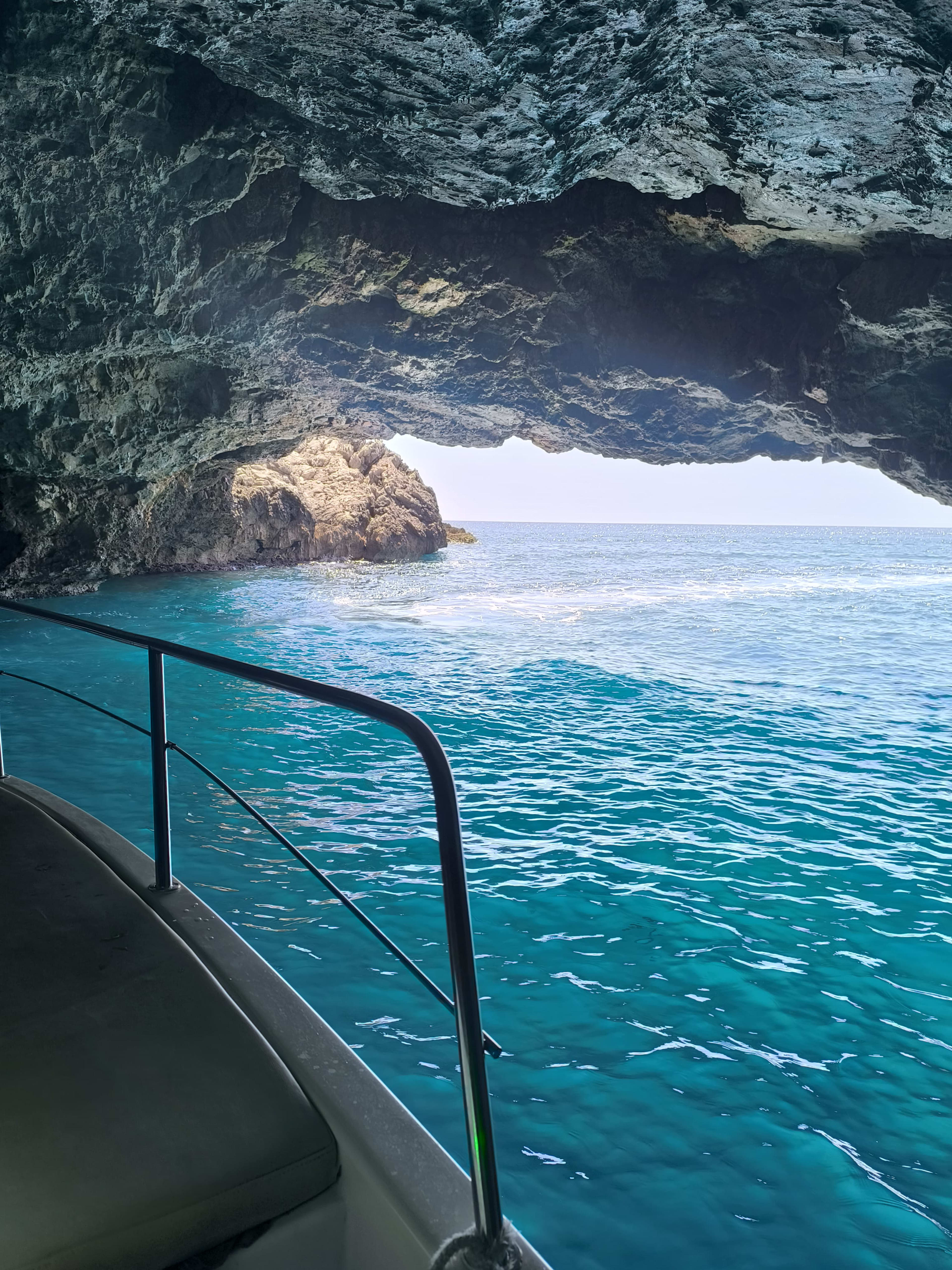 BLUE CAVE PRIVATE BOAT TOUR - Image 8