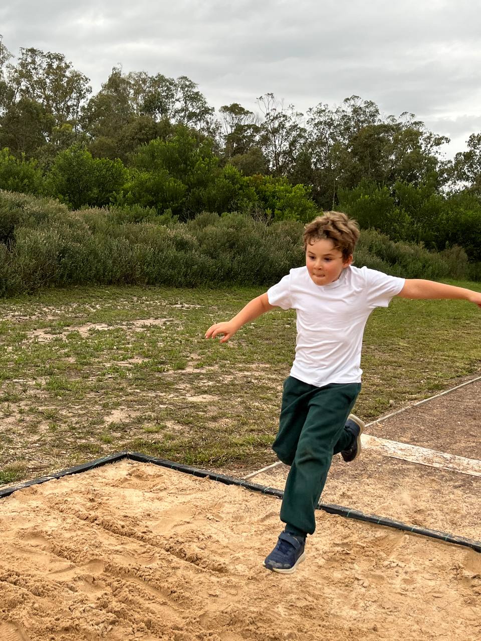 Registro del taller de deporte: juego, salto largo, parkour y fútbol