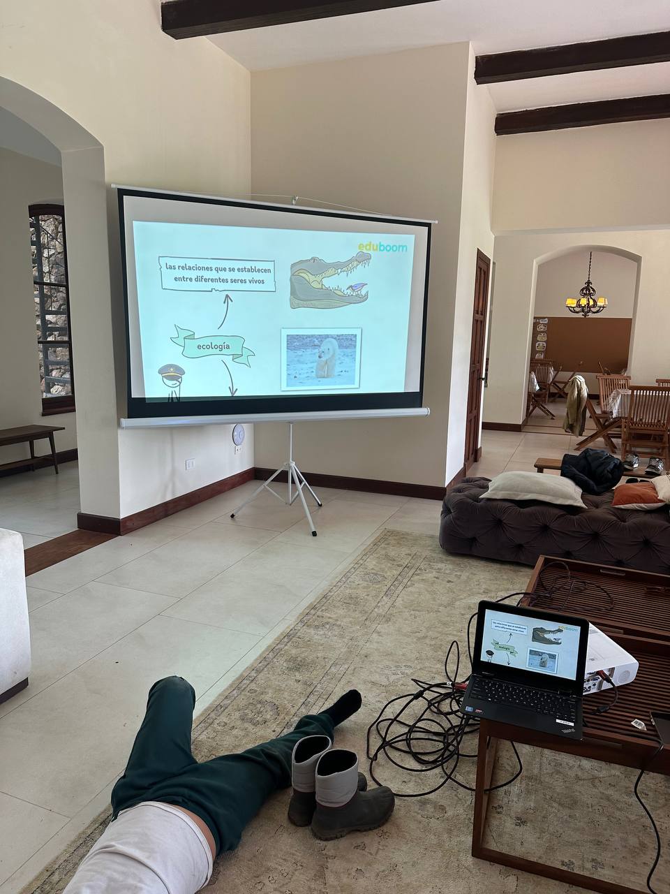 Actividad de clasificación de ambientes naturales y artificiales en la exploración de ecosistemas.