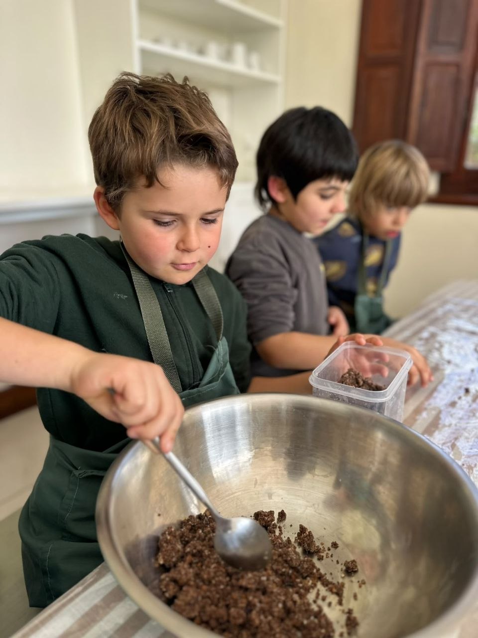 Preparación de trufas o bliss balls: trabajo en equipo, exploración de ingredientes y uso cuidado de la procesadora.
