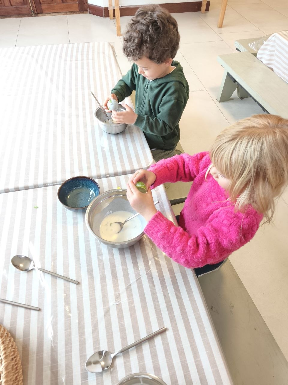 Dip de yogur, apio y lima: preparación y compartir en el Italian Day.