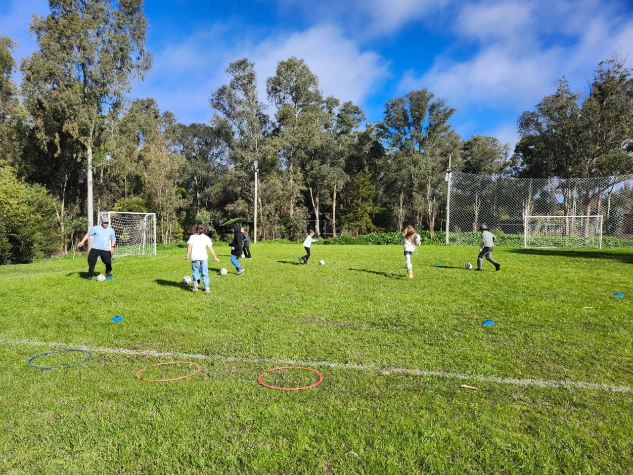 Exploración y registro dibujado de observaciones, momentos de juego y actividad con pelota.