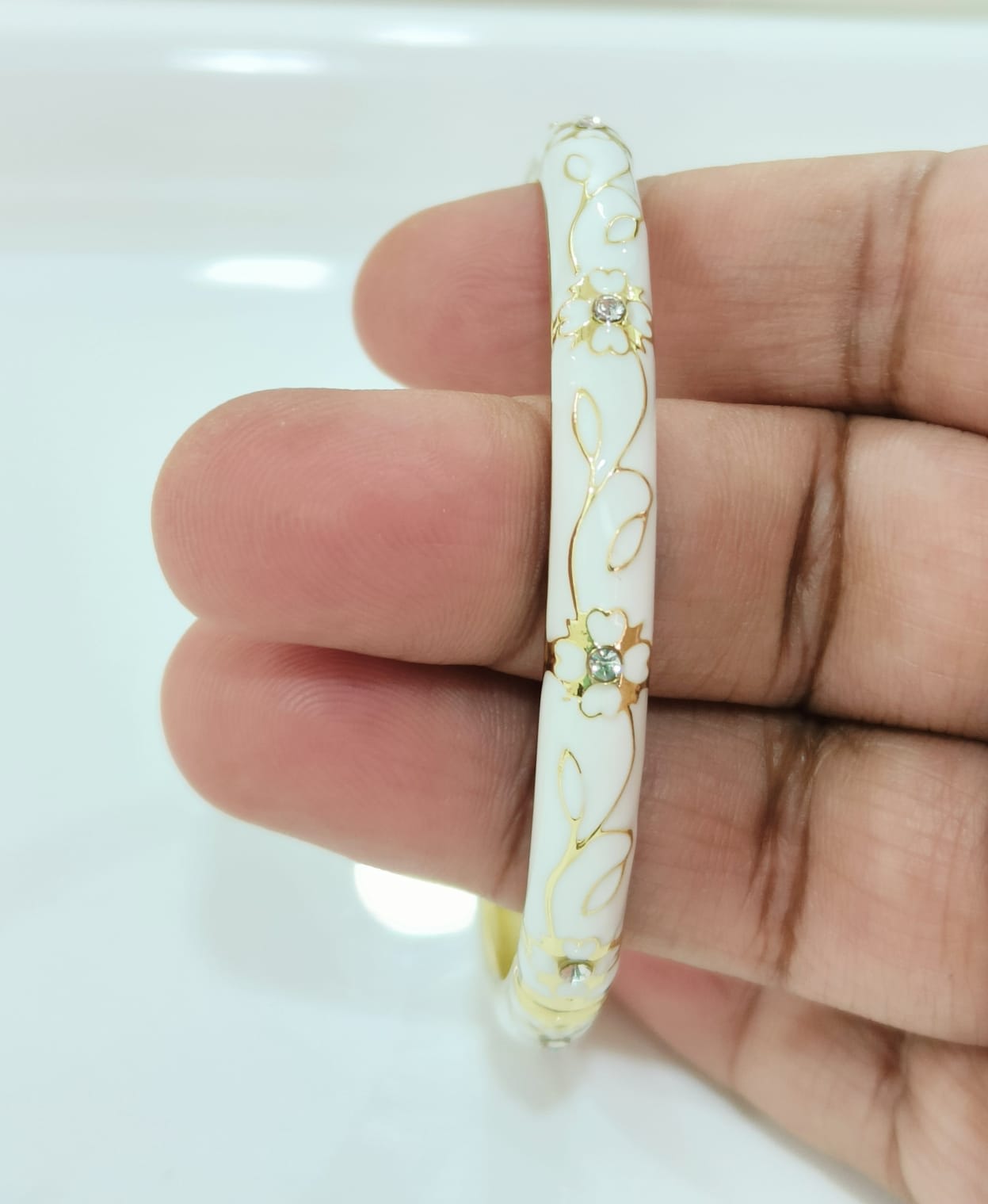 White Golden Single Bangle | Size 2.6