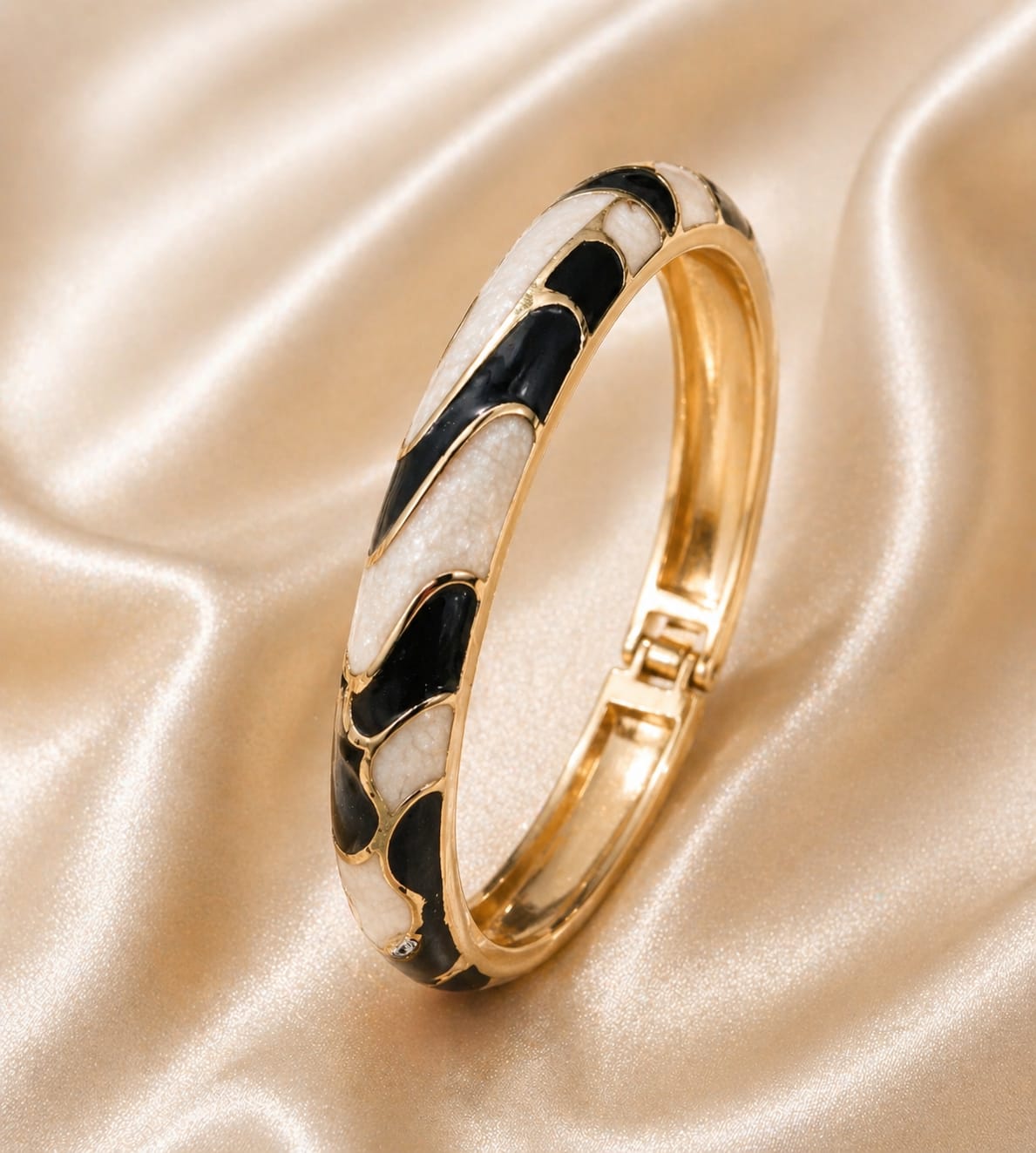 White and Black Geometrical Design Single Bangle | Size 2.6