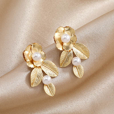 Gold leaf Earrings with pearl