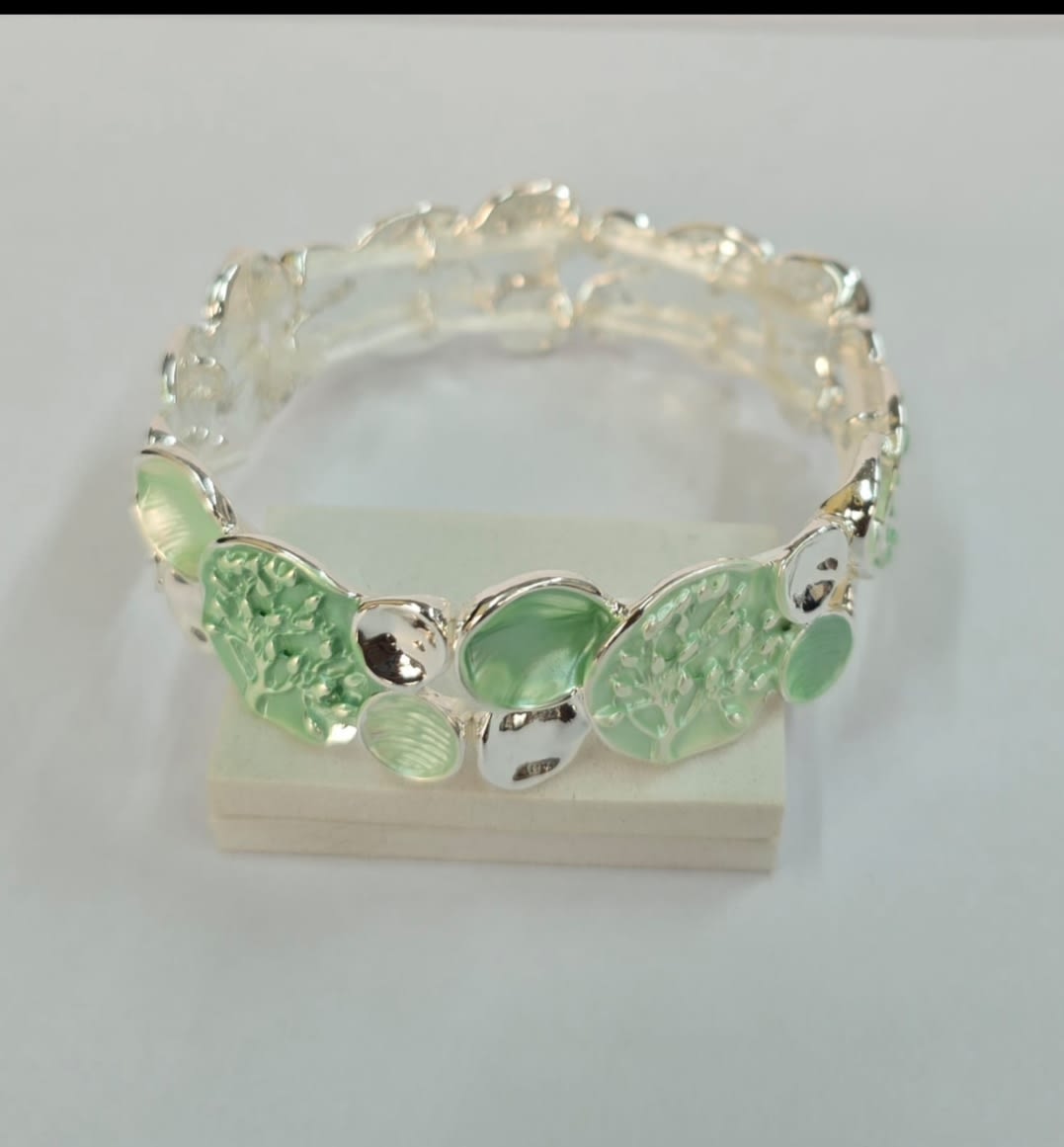 Enamel Silver Circle Design Green Stretchable Bangle