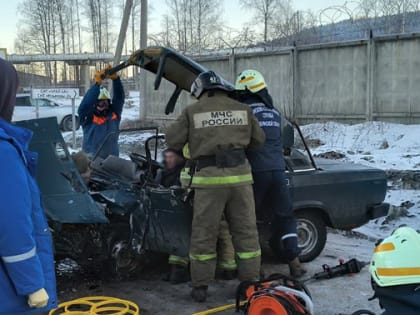 Четыре человека разбились на обледеневшей дороге в Миассе