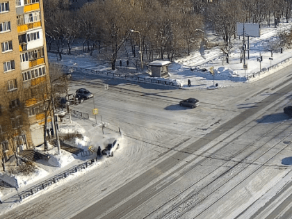 В Магнитогорске BMW сбил 2 женщин на тротуаре