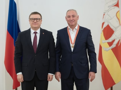 Губернатор Челябинской области вручил правительственную награду Борису Видгофу