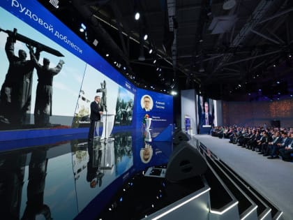 Алексей Текслер представил ключевые достижения Челябинской области в рамках Дней Урало-Сибирского макрорегиона на ВДНХ