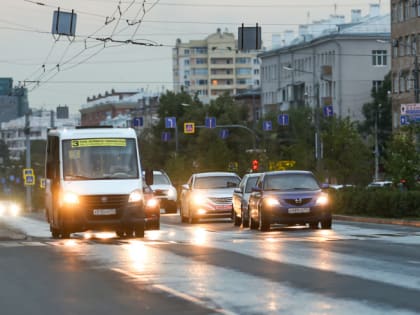 На оживлённой улице вдоль озера Смолино ограничили движение транспорта