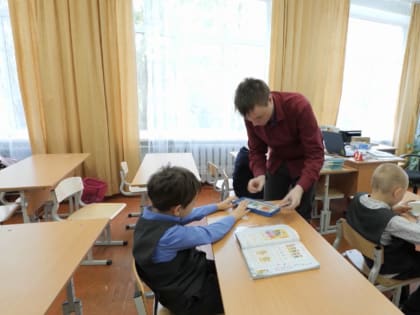 77 учителей Челябинской области получат единовременно по 1 миллиону