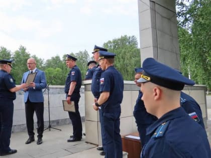 Олег Цепкин посетил авиационную базу челябинской войсковой части