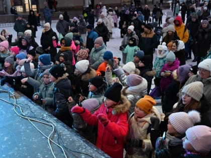 В Копейске торжественно открыли ледовый городок