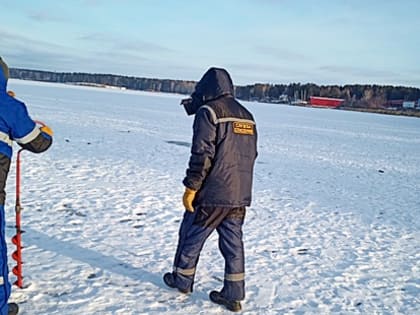Муниципальные спасатели произвели замеры толщины льда на акватории городского пляжа «Нептун»