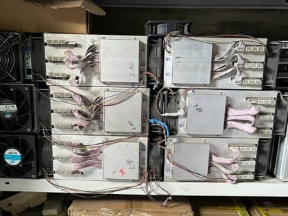 Челябинцы жалуются на майнинговую ферму в колясочной многоквартирного дома