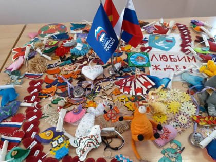 Школьники и представители женского движения Еткульского района подготовили талисманы мобилизованным