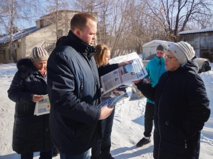 Алексей Четвернин встретился с жителями дома №4 по улице Лазурной