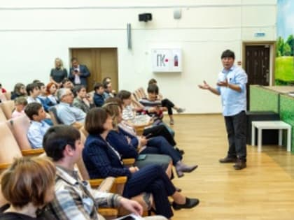 В Снежинске побывал известный популяризатор математики Николай Андреев