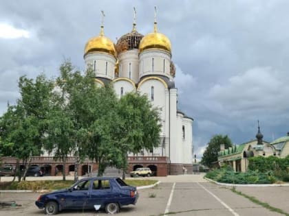Делегация Челябинской области доставила гуманитарный груз в монастырь на Донбассе