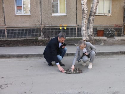 В Карабаше проверили объекты, благоустроенные в рамках партпроекта «Городская среда»