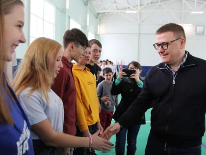 Алексей Текслер начал 2023 год с поездки в Брединский район