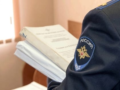 В Озерске сотрудники полиции установили подозреваемого в краже сотового телефона