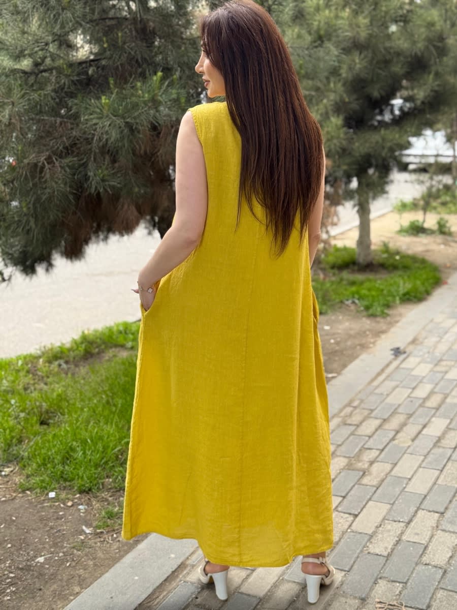 Linen Maxi Dress with V-Neck Detail Bright & Effortless. 4