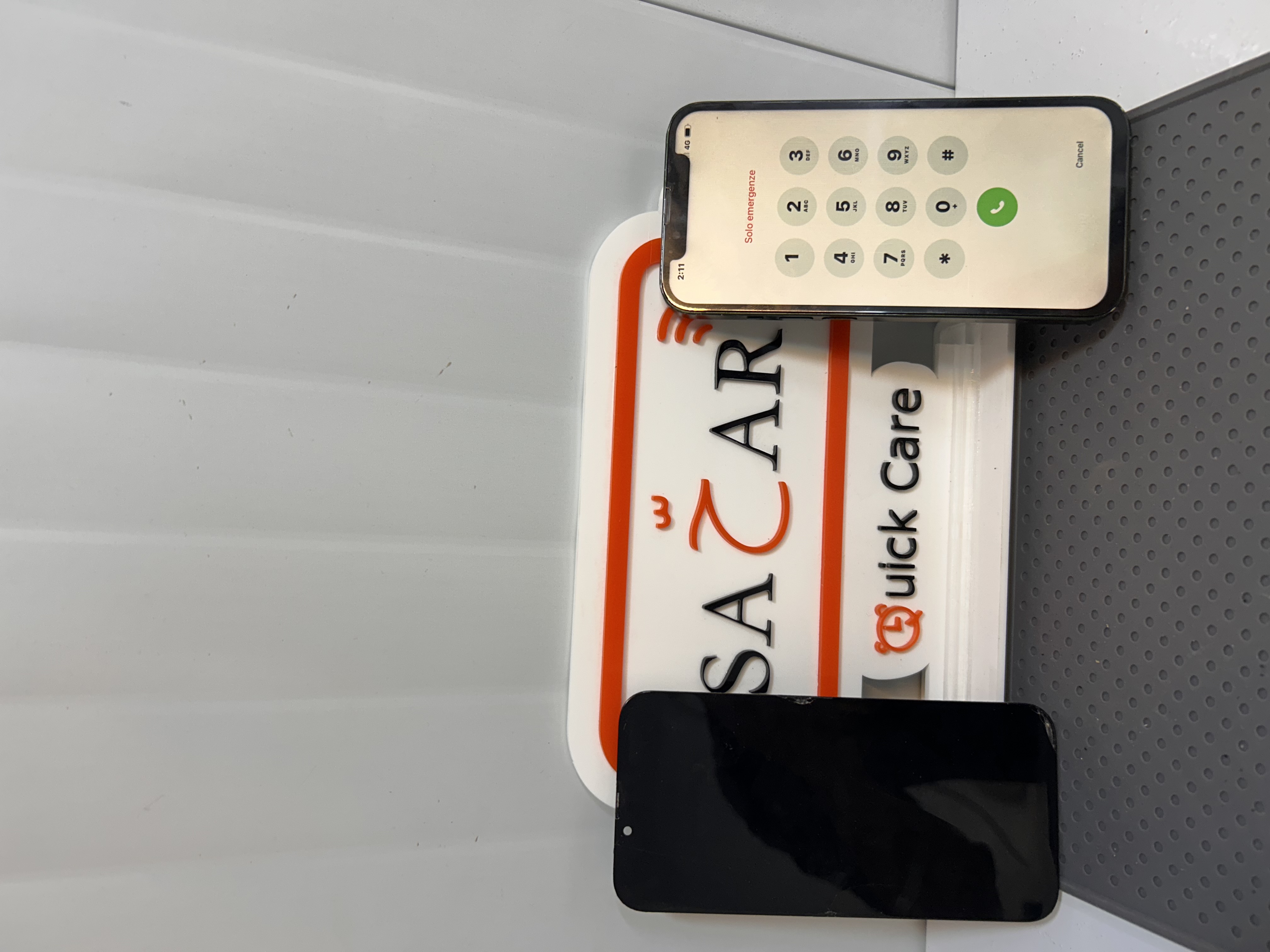 iPhone 11 Pro Max Screen Replacement image 1