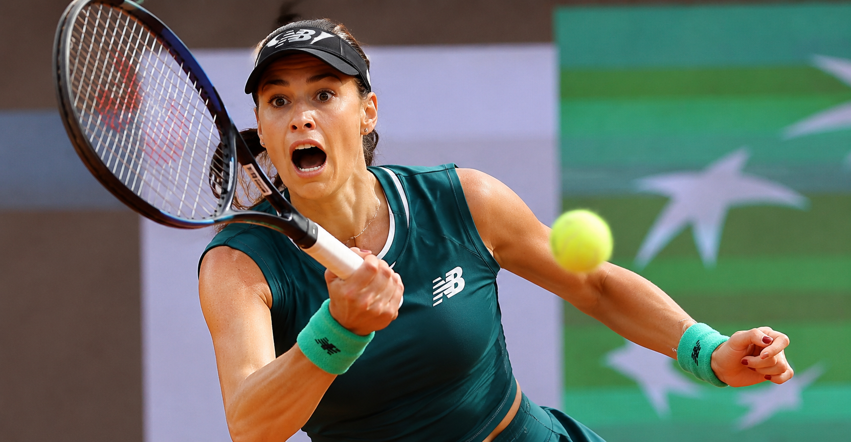 Cîrstea Stuns World’s Top Seed in Gritty Three-Set Victory