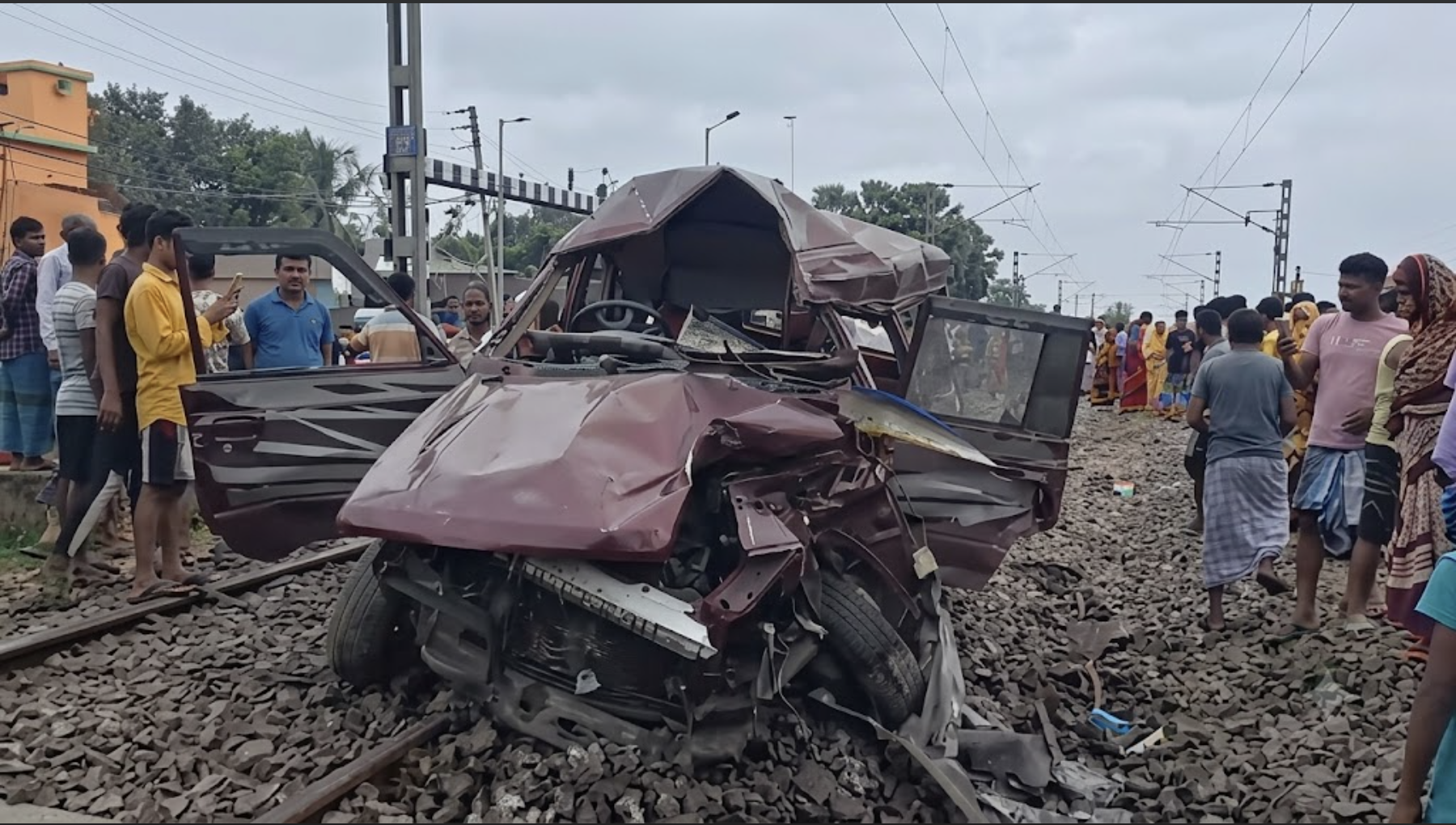 Train Rams School Van in Murshidabad, Kills Three