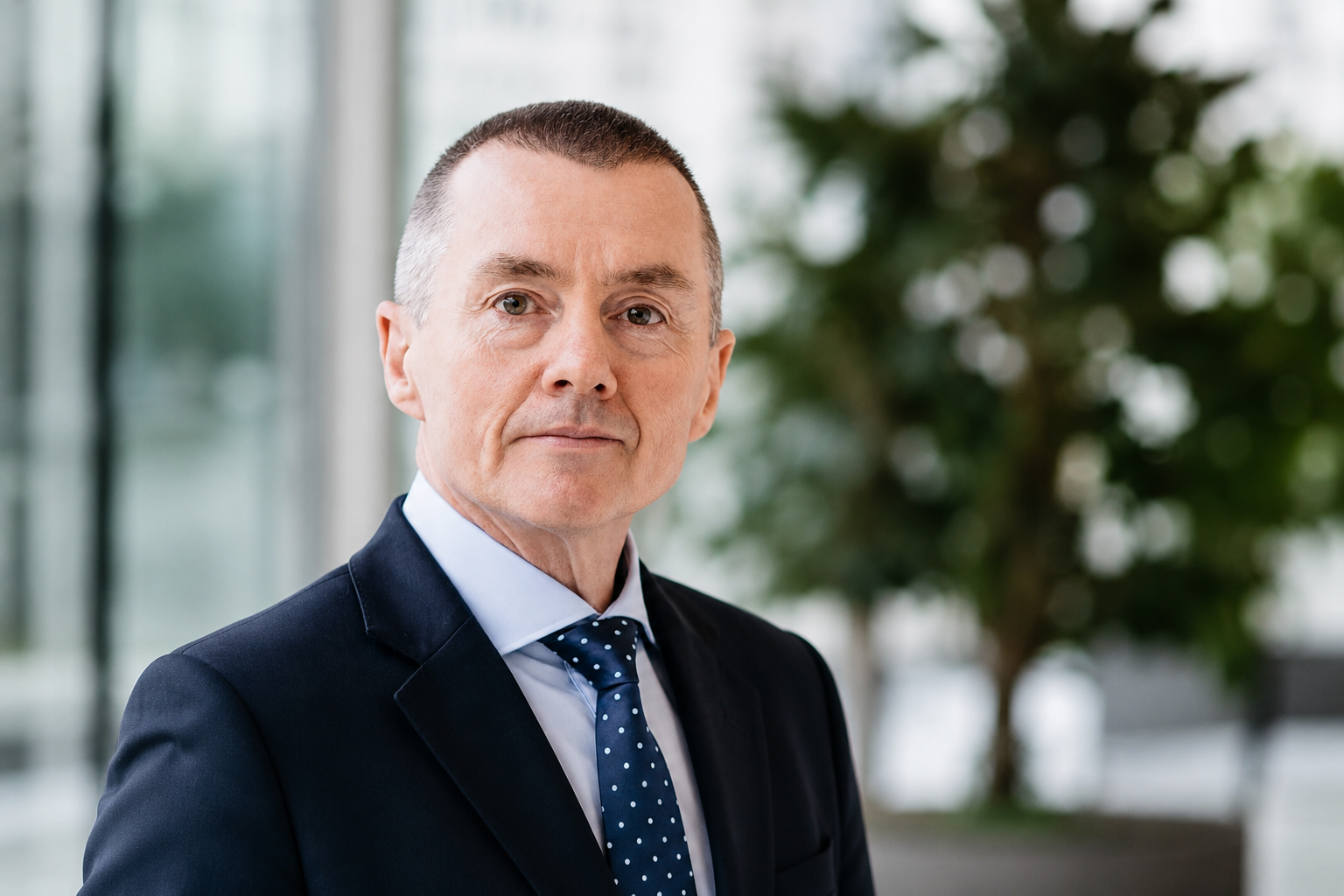 Willie Walsh to charge as CEO of Indigo succeeds Pieter Elbers 