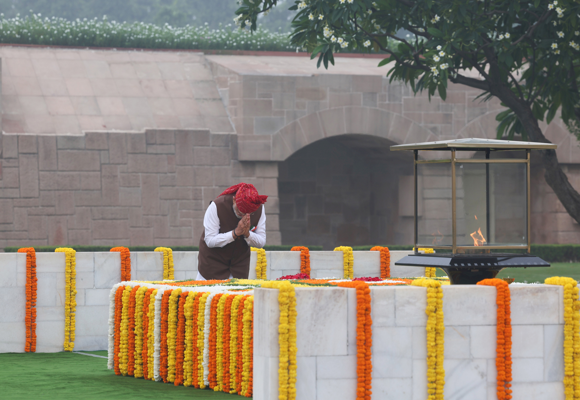 PM Modi Pays Tribute to Freedom Fighters